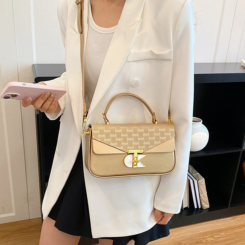 复古斜挎手提小包包2026春季新款潮流韩版单肩时尚质感纯色小方包