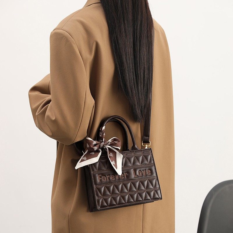 手提包秋冬新款欧美时尚大容量手提托特包百搭丝巾斜挎通勤包