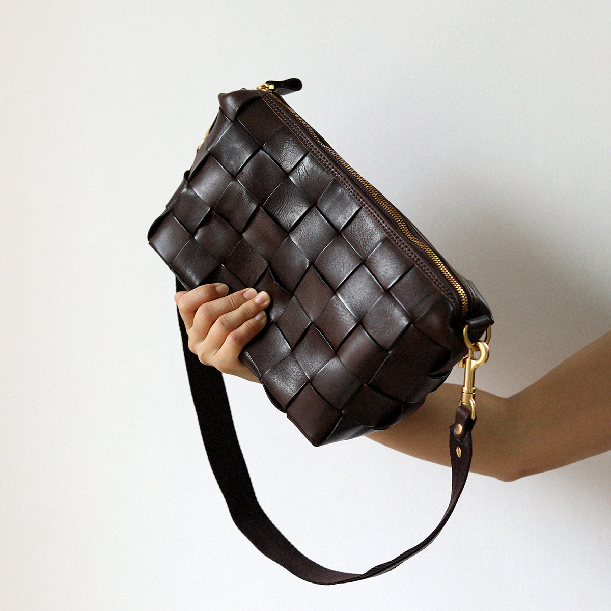 IRongerr复古手工编织腋下法棍包