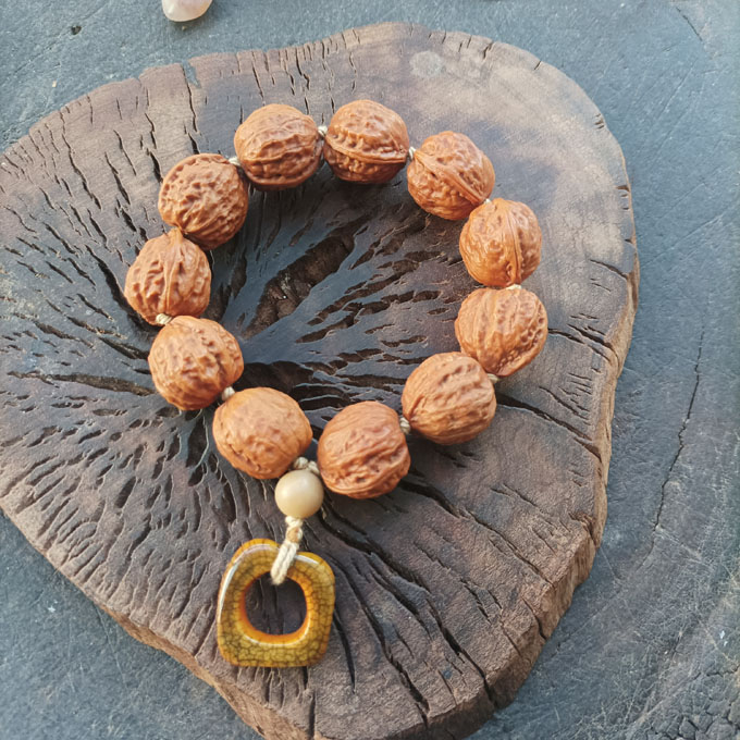 长生天西藏回收老核桃配一个牦牛骨平安环编织的手持手串吉祥如意