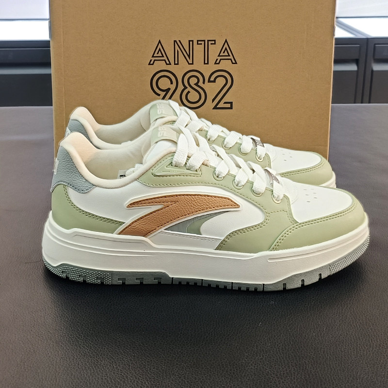 安踏车缝线系带男子板鞋低帮