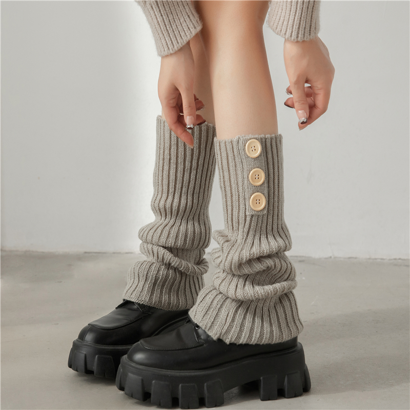 纽扣针织袜套搭雪地靴保暖又显瘦