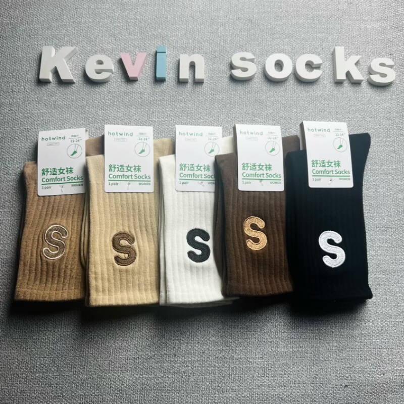 热风hotwind 袜子女2025秋季网红刺绣字母中筒袜运动百搭时尚棉袜