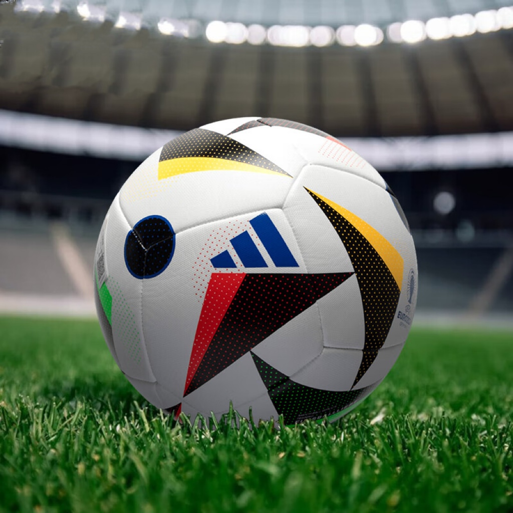 阿迪达斯足球成人比赛训练用球