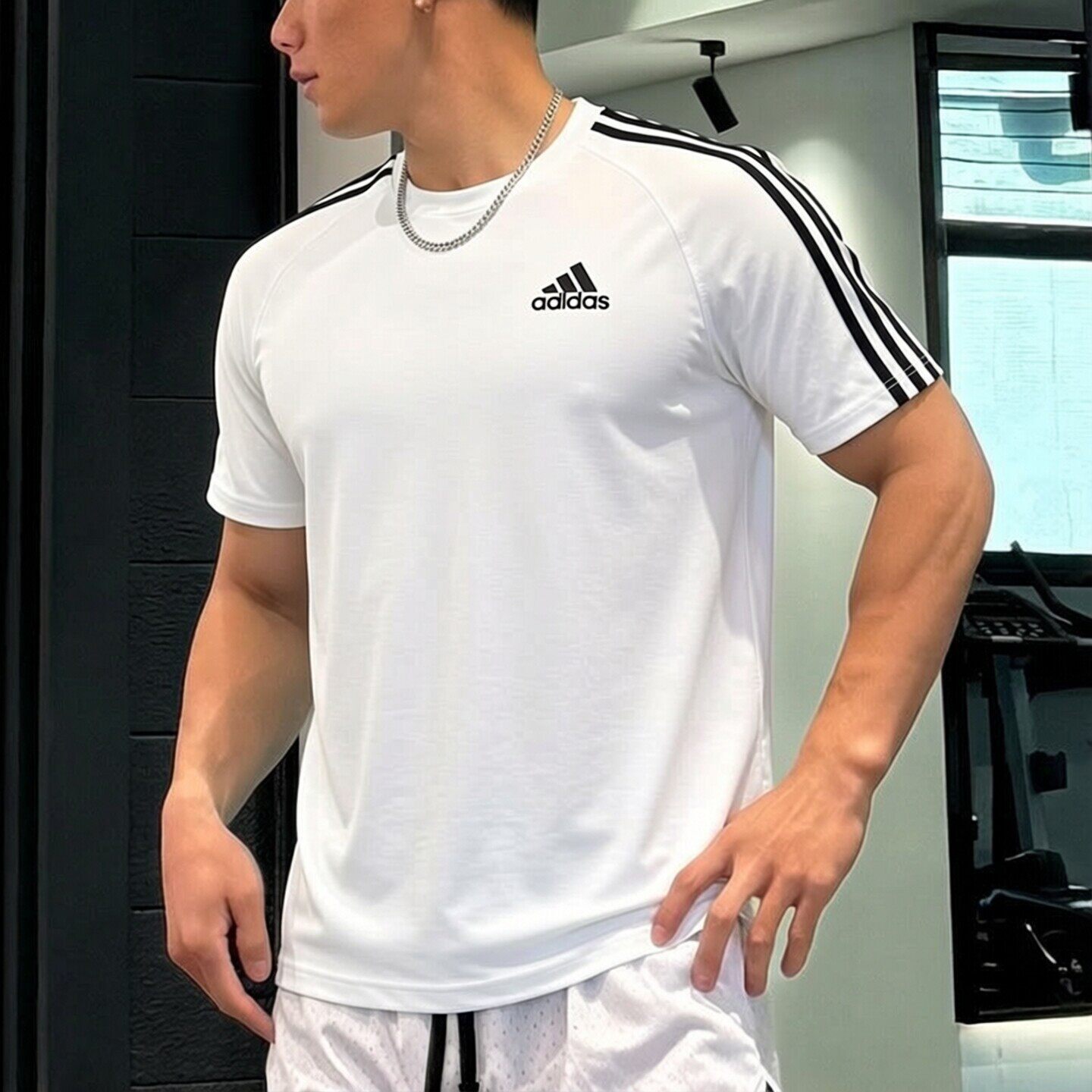 阿迪达斯速干短袖男夏季新款健身运动服冰丝健身三条杠跑步白T恤