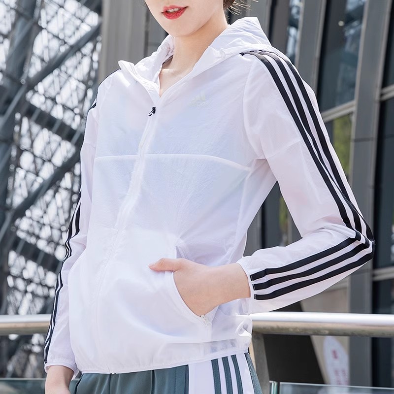 阿迪达斯训练防晒外套女假一罚十