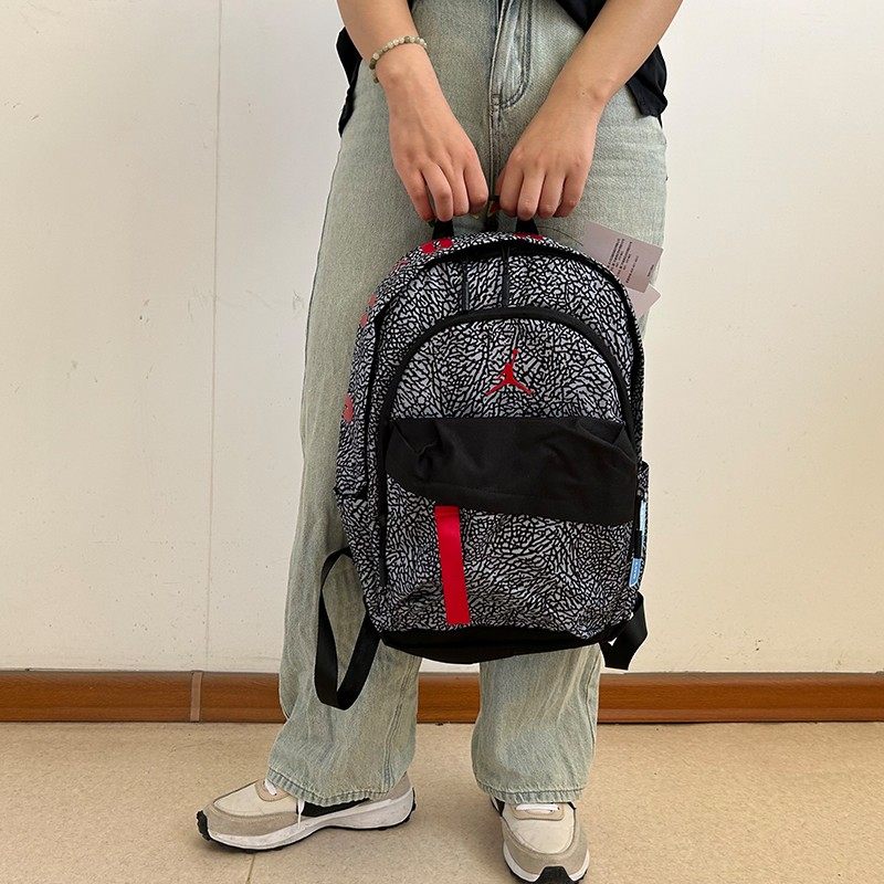 耐克双肩包大容量运动包假一罚十