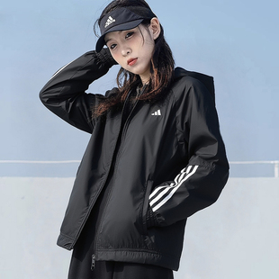 阿迪达斯外套女秋季新款梭织防风衣运动服宽松透气美式连帽夹克衫