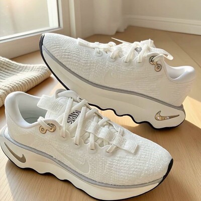 耐克女款透气缓震厚底跑步鞋