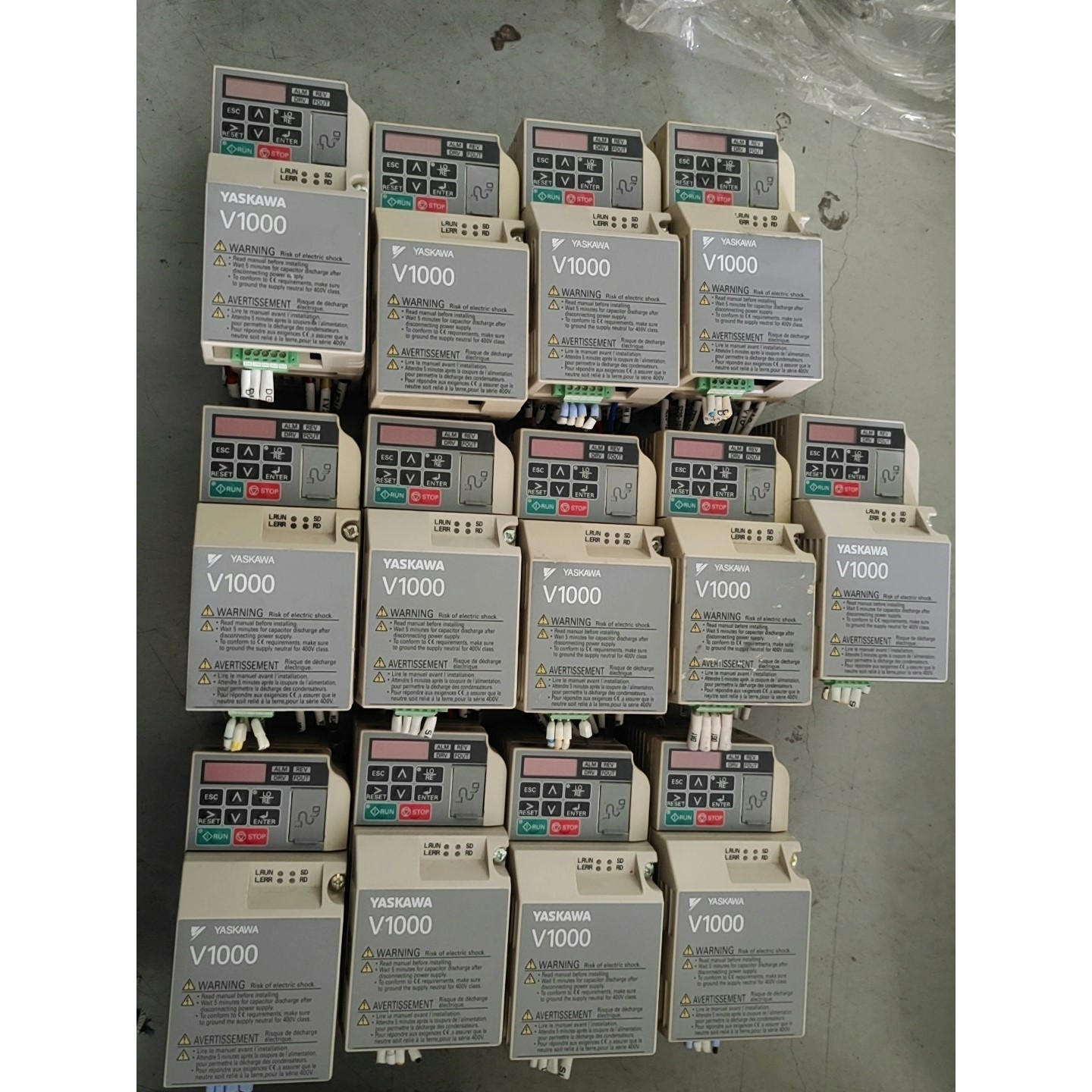 （创坤设备）安川V1000变频器 成色新 CIMR-VT2A0002BA