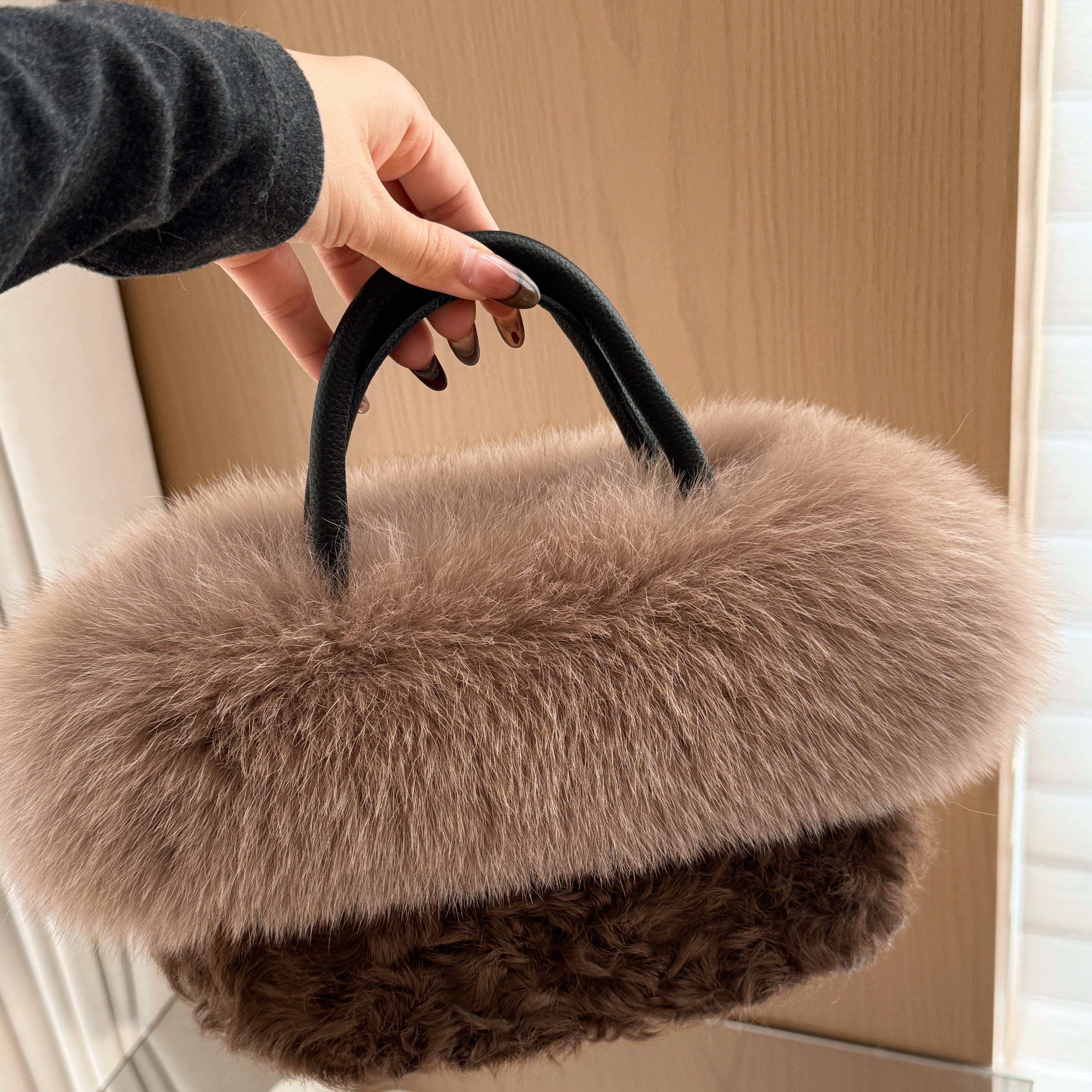 【菜篮子包包】真皮狐狸毛拼接羊羔毛手提包包毛绒挂饰,箱包皮具/热销女包/男包,手拿包,淘宝优惠券,粉丝福利购,淘宝优惠卷