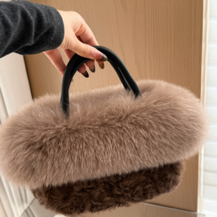 【菜篮子包包】真皮狐狸毛拼接羊羔毛手提包包毛绒挂饰