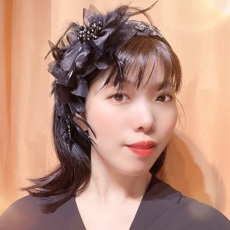 原创侧边黑色花朵羽毛发箍女复古镶钻发卡女宽边压发带齿流苏头箍