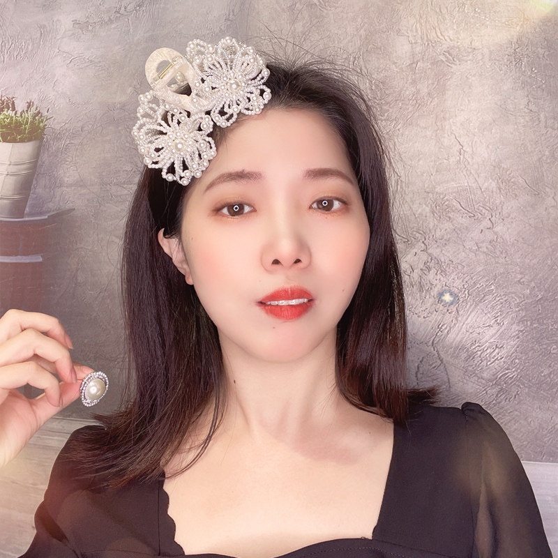 甜美仿珍珠花朵抓夹气质发抓