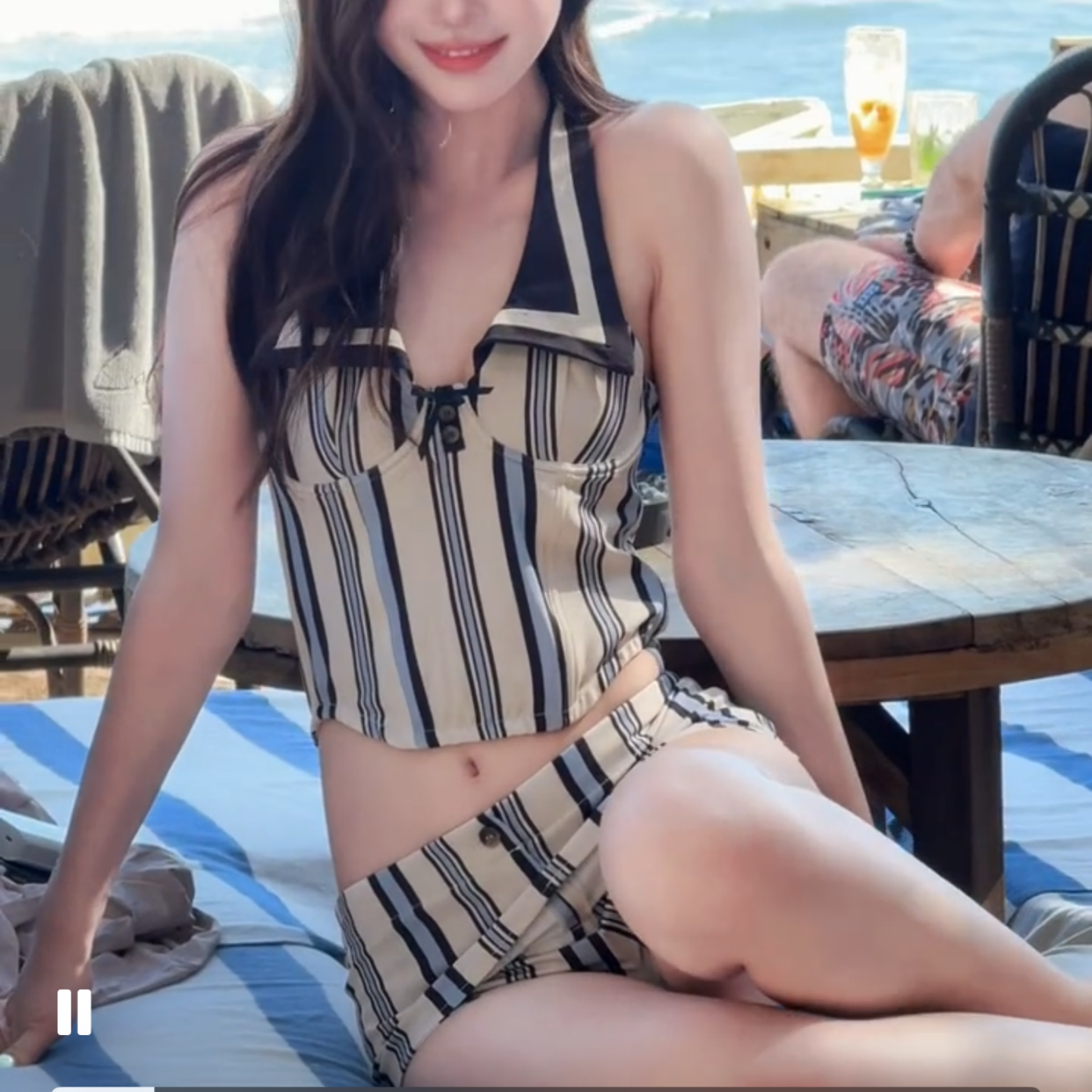 性感度假风条纹挂脖比基尼泳衣女