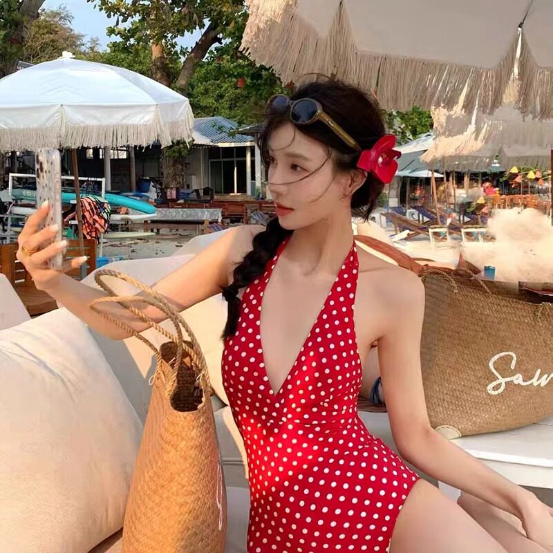 2025新泳衣女款复古纯欲波点性感挂脖露背绑带比基尼情侣游泳装女