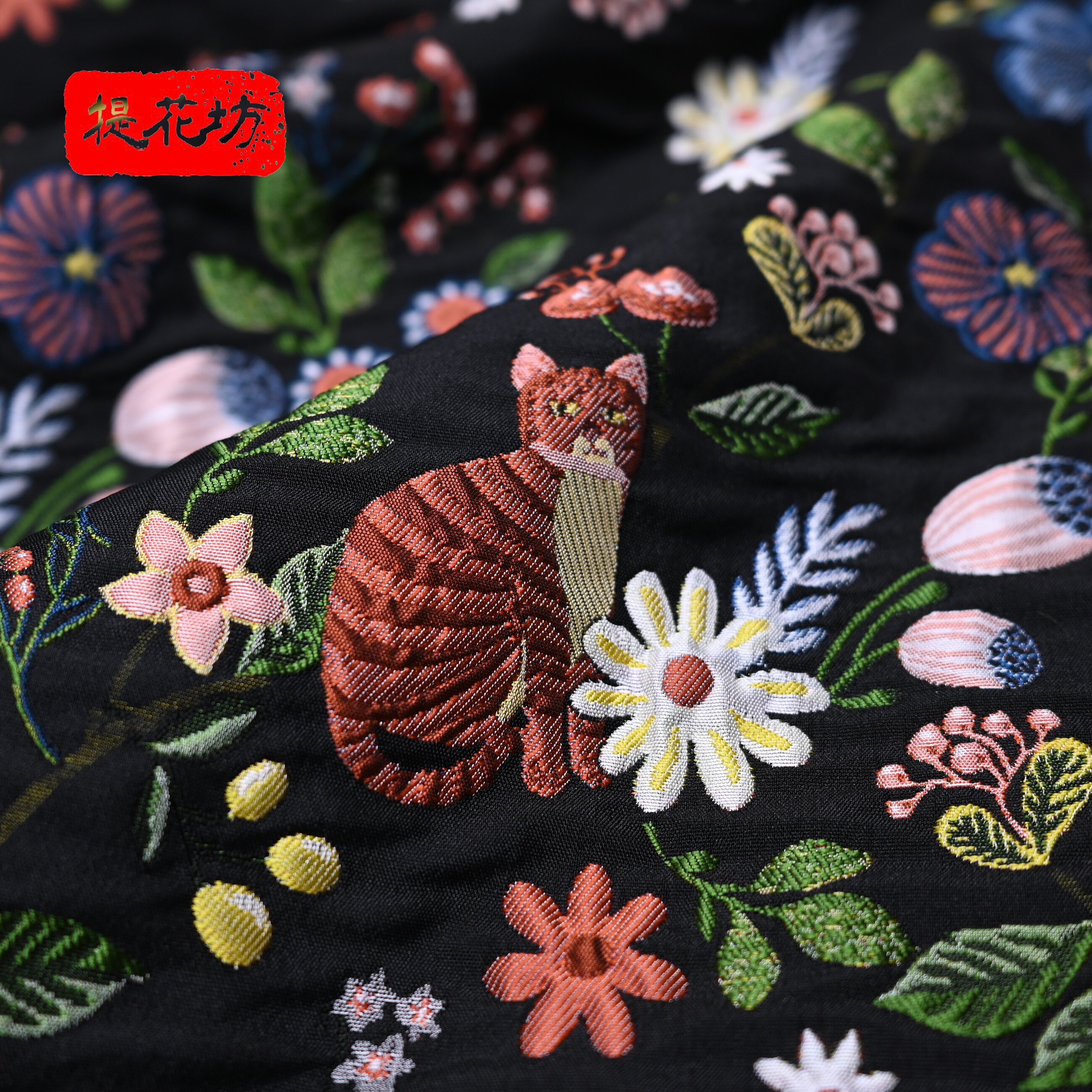 经典黑小猫咪浮雕碎花色织秋冬厚实女装面料洗漱包田园装饰包花布