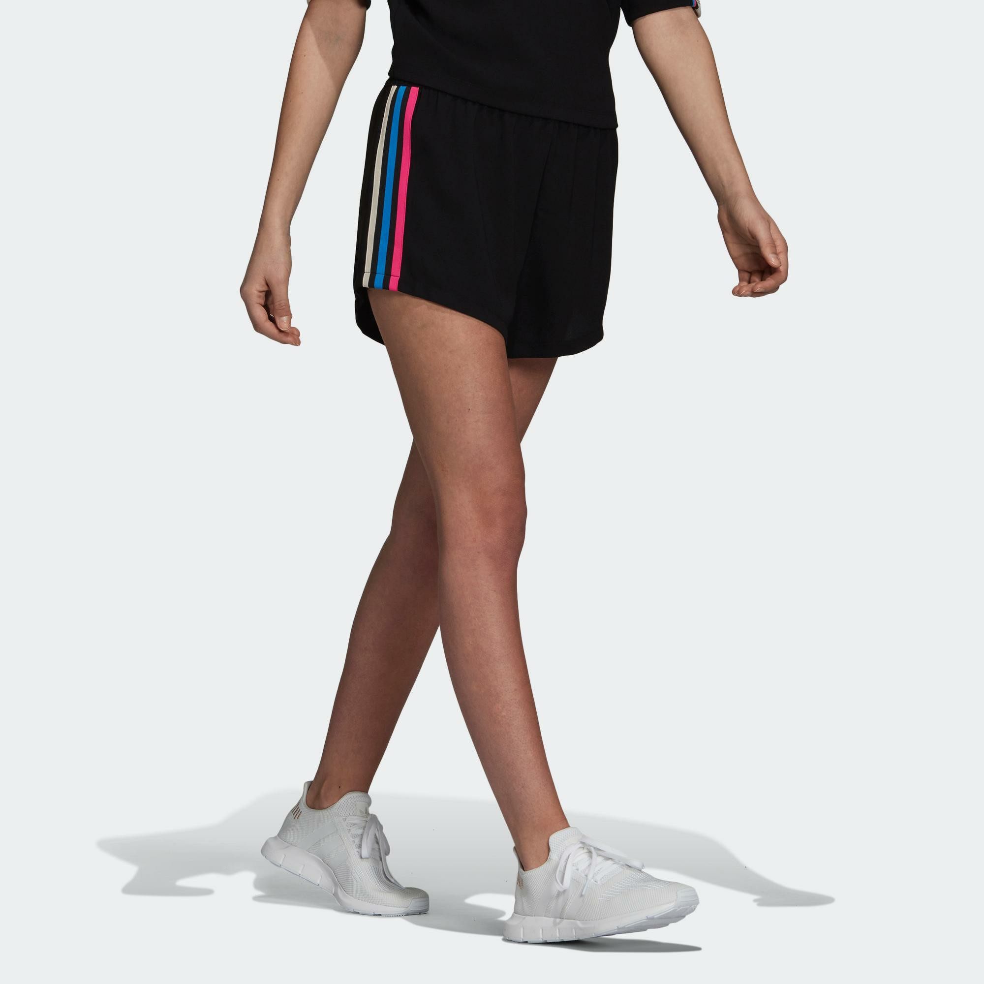 阿迪达斯正品三叶草短裤女