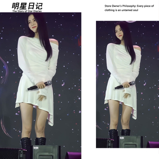韩素希同款2025早秋新白色斜肩连衣裙高级感不规则设计长袖收腰裙