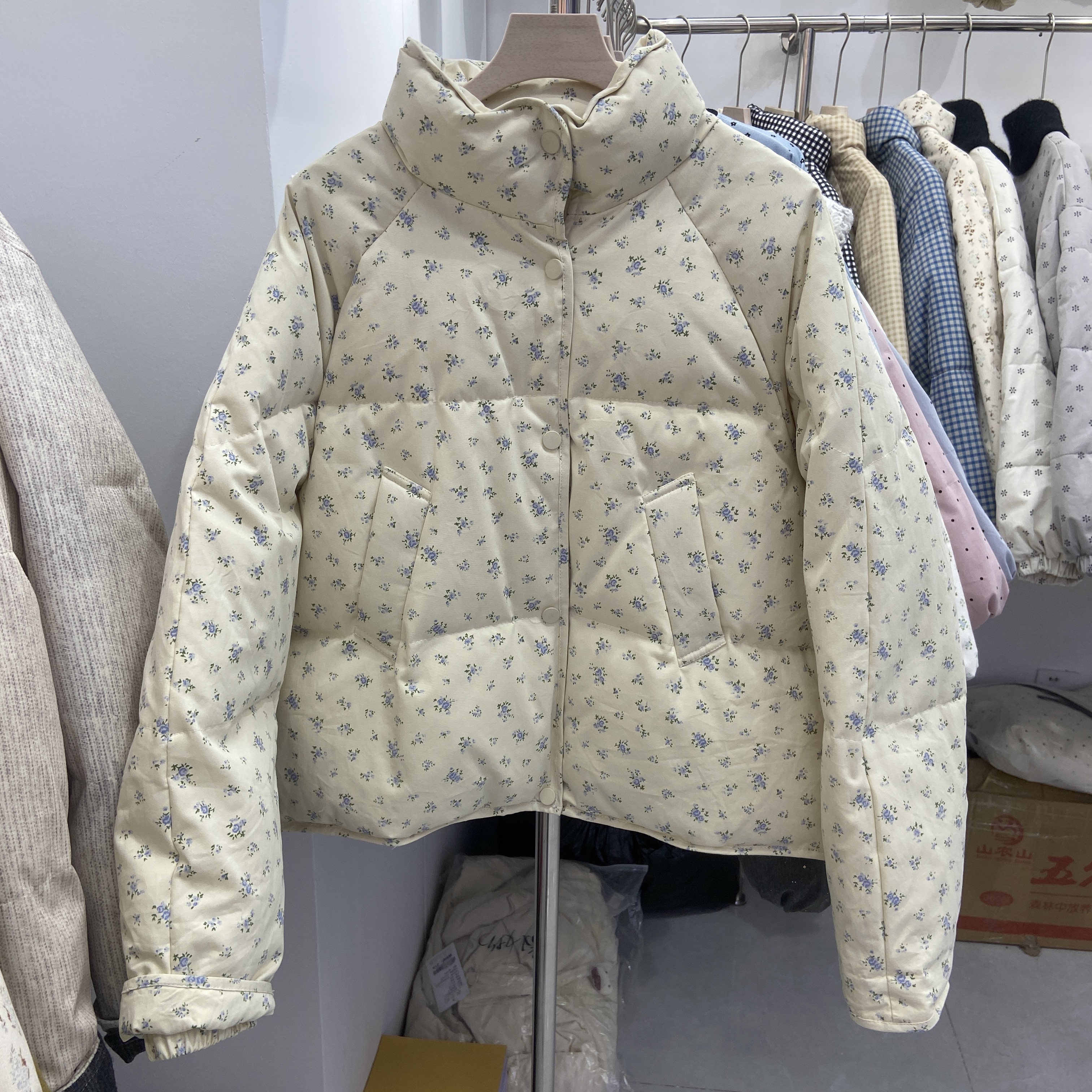 学院风甜美碎花立领短款羽绒服女