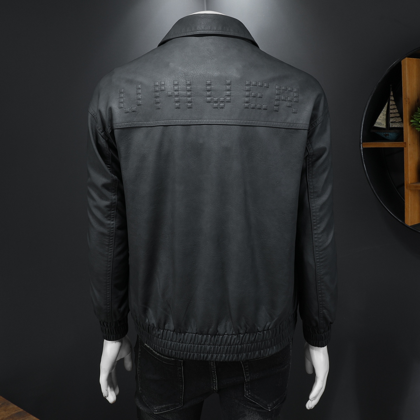 2025新款男皮衣翻领刺绣秋冬机车服QT212-货号6858-P160假模图，男装皮衣，钱塘2010A