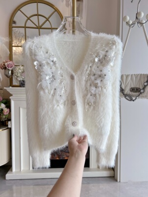 防皮草针织短外套女2025年秋冬宽松v领单排扣镶钻水貂绒毛衣开衫