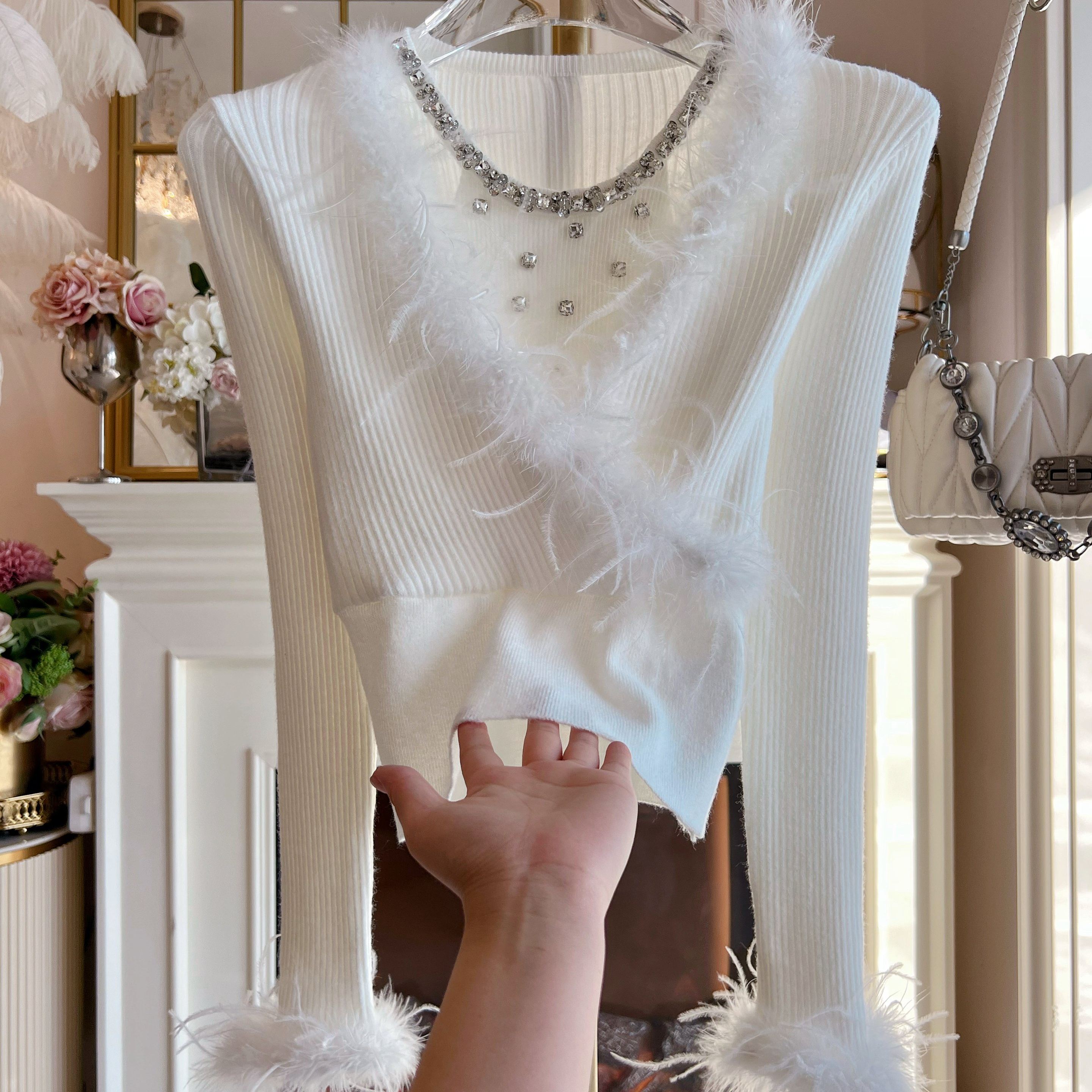 台湾货2025年秋冬新款重工镶钻鸵鸟毛挂脖假两件修身显瘦针织衫女