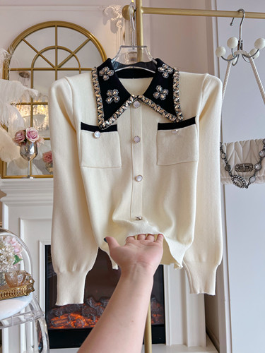 温柔风气质白搭翻领针织衫女装2026年春季新款重工镶钻毛衣打底衫