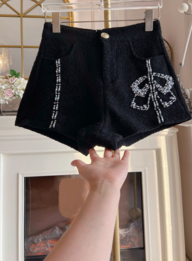 小香风黑色毛呢短裤女2025年冬季重工镶钻蝴蝶结高腰显瘦气质靴裤