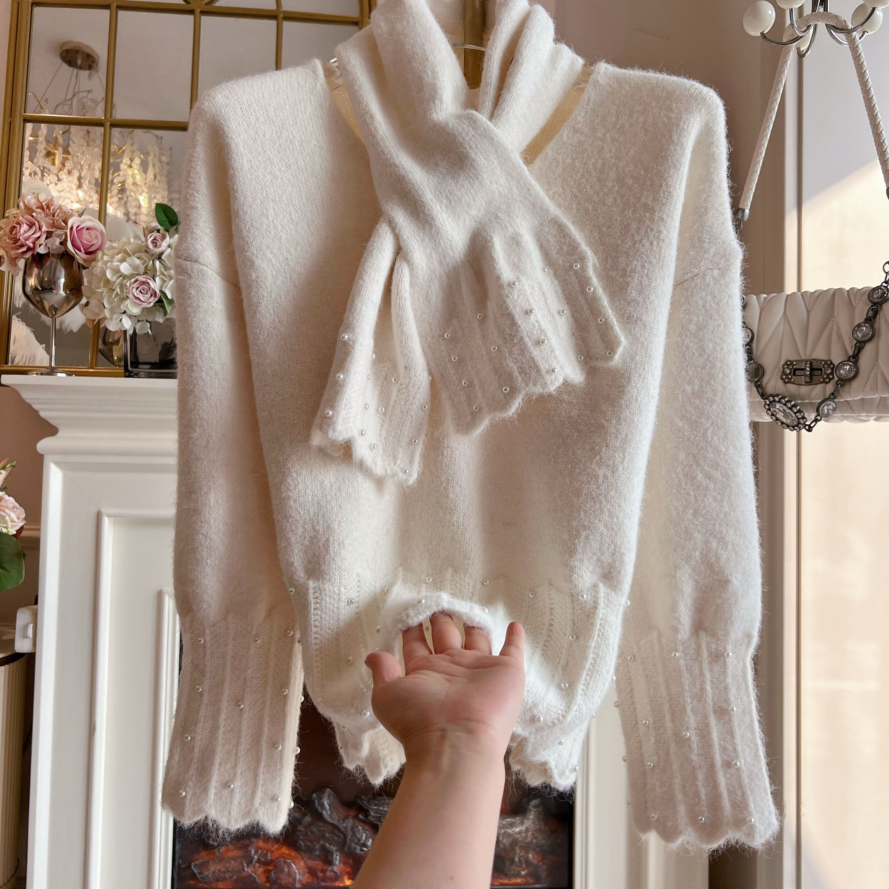 马海毛围巾钉珠毛衣女装2025年冬季新款宽松套头慵懒风长袖针织衫