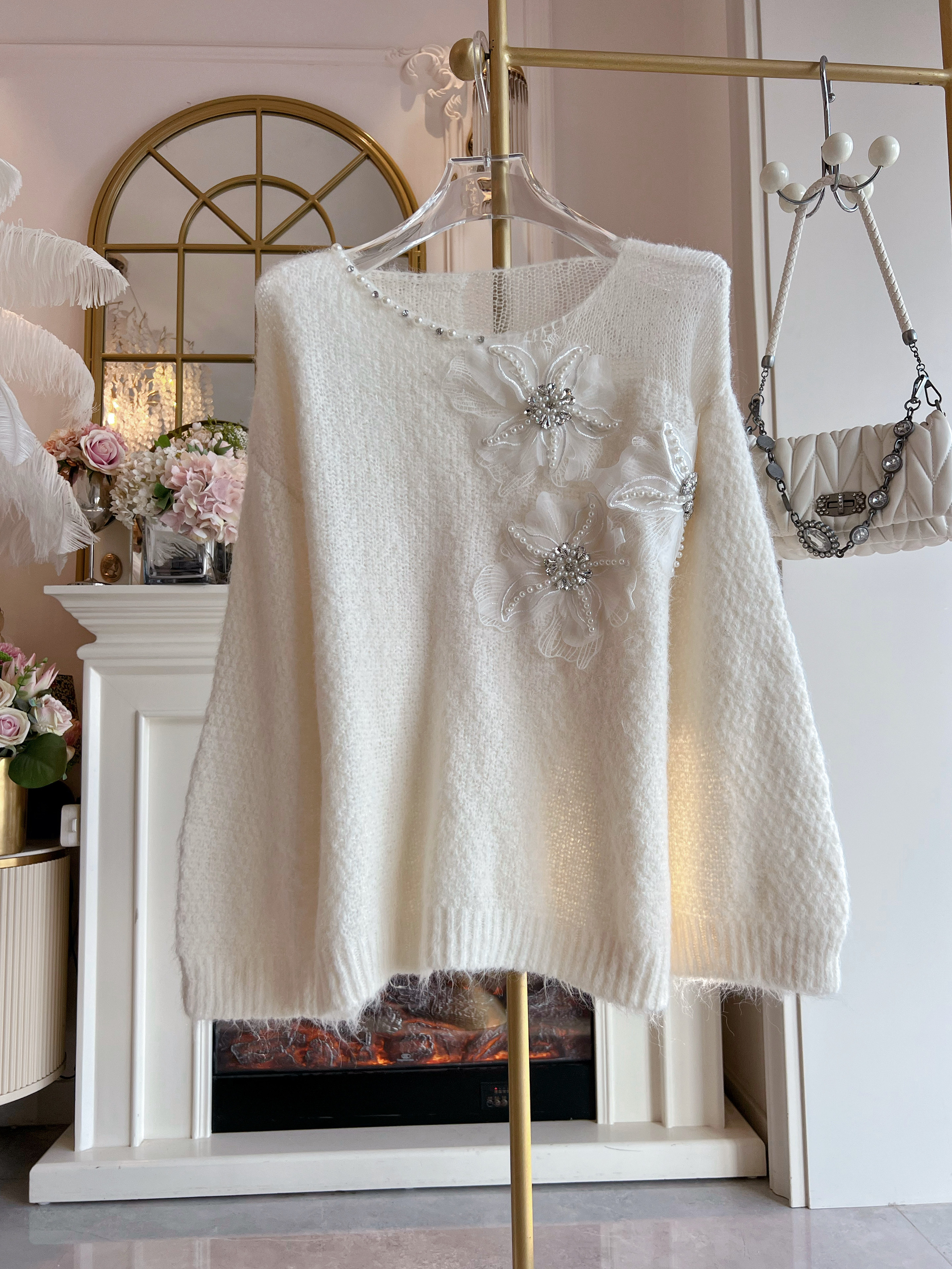 2025年秋冬重工镶钻立体花朵针织衫女宽松显瘦百搭毛衣打底衫上衣