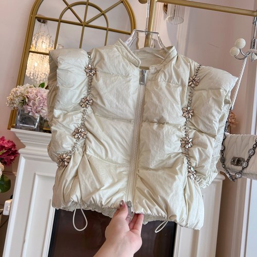 重工镶钻羽绒马甲背心女装2024年秋冬新款褶皱飞飞袖加厚羽绒马夹