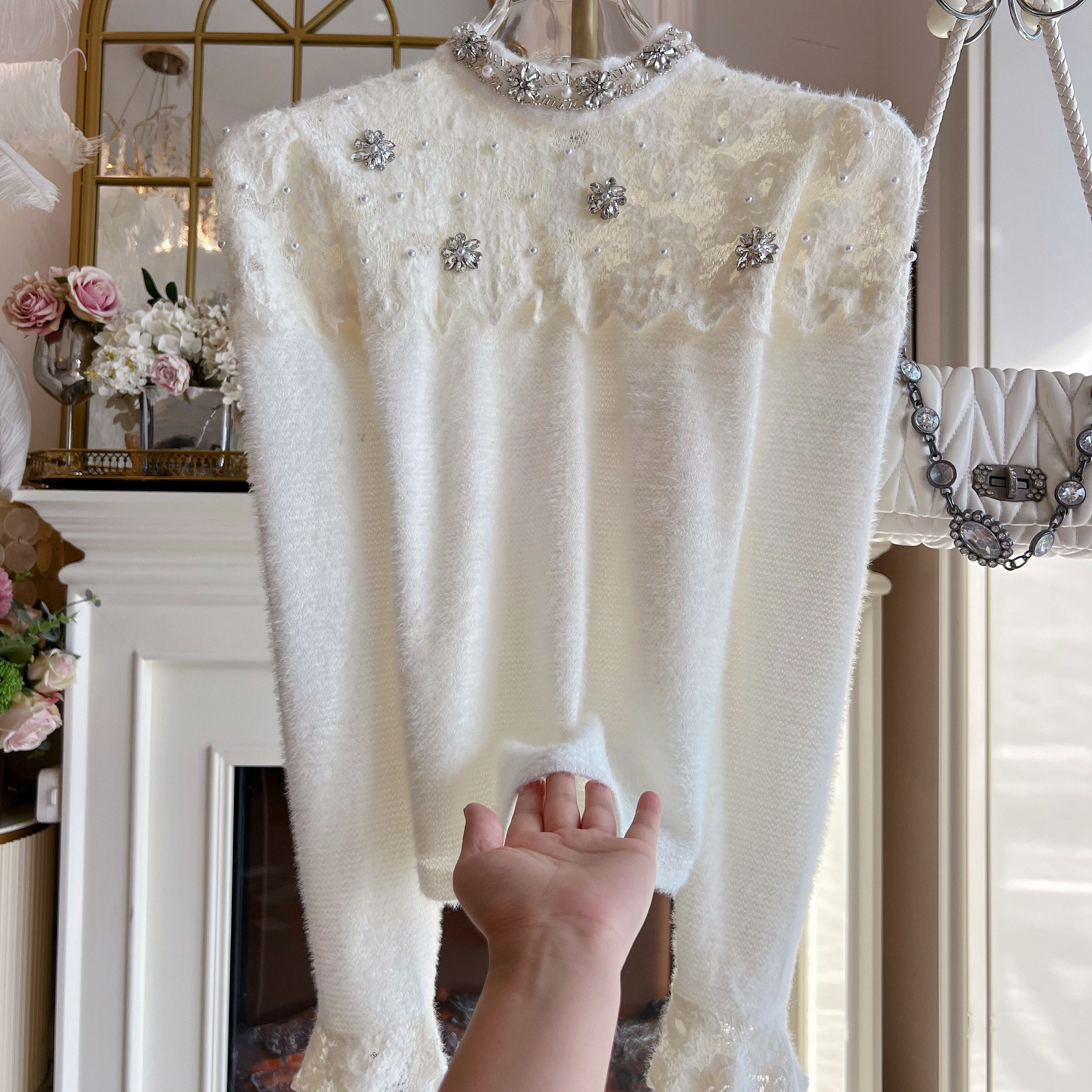 水貂绒领口水钻毛衣女装2025年冬季设计感宽松套头钉珠长袖针织衫