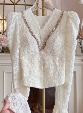 台湾货优雅气质蕾丝衫上衣修身显瘦重工镶钻喇叭袖v领衬衣小衫女