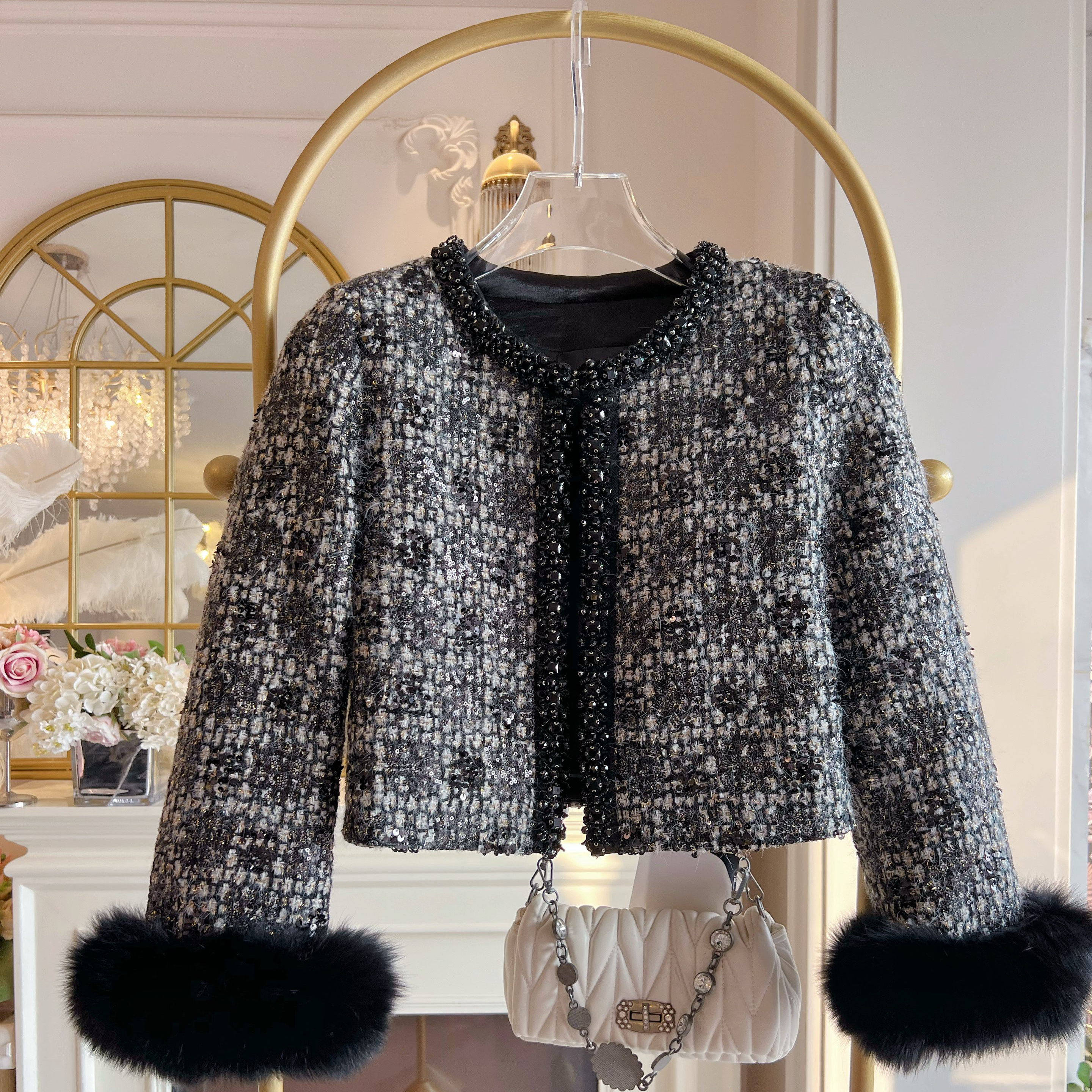 2025年冬季狐狸毛手工镶钻轻奢风气质粗花羽绒内胆小香风短外套女