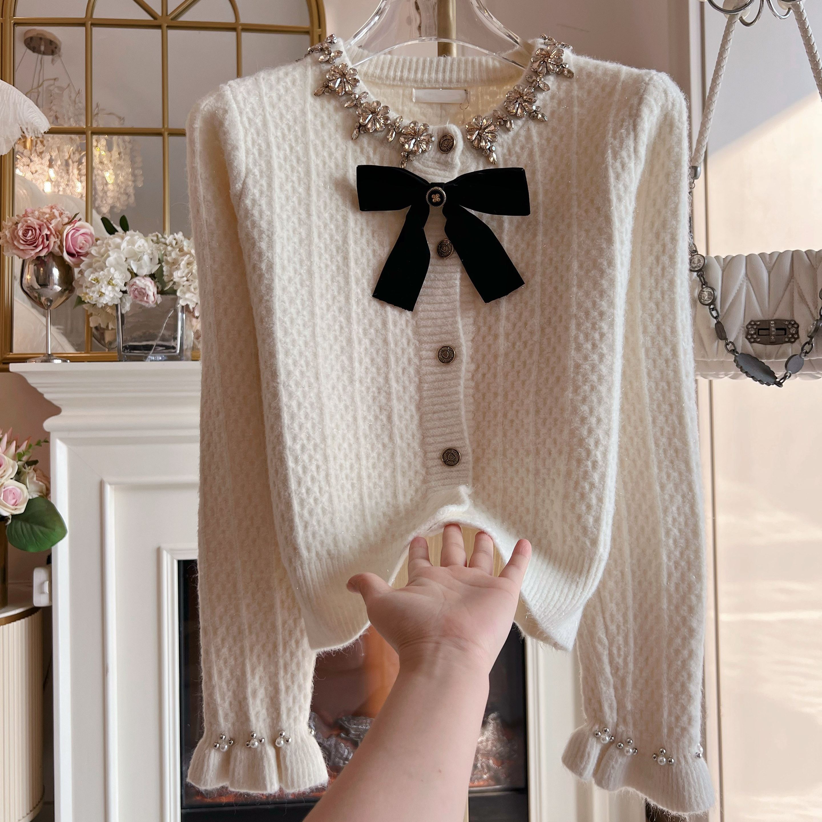 韩国设计感重工镶钻蝴蝶结毛衣短外套女宽松单排扣长袖气质针织衫