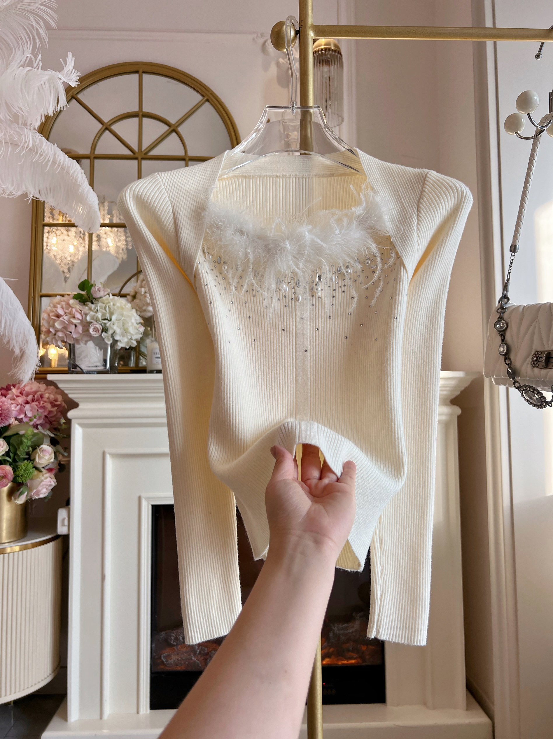 2025年春季新款重工镶钻方领针织衫打底衫拼接羽毛烫钻吊坠小衫女