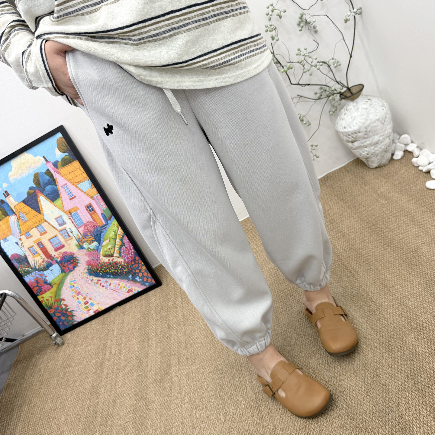 秋冬大码女装刺绣宽松显瘦束脚休闲裤收口运动裤200斤胖妹妹卫裤