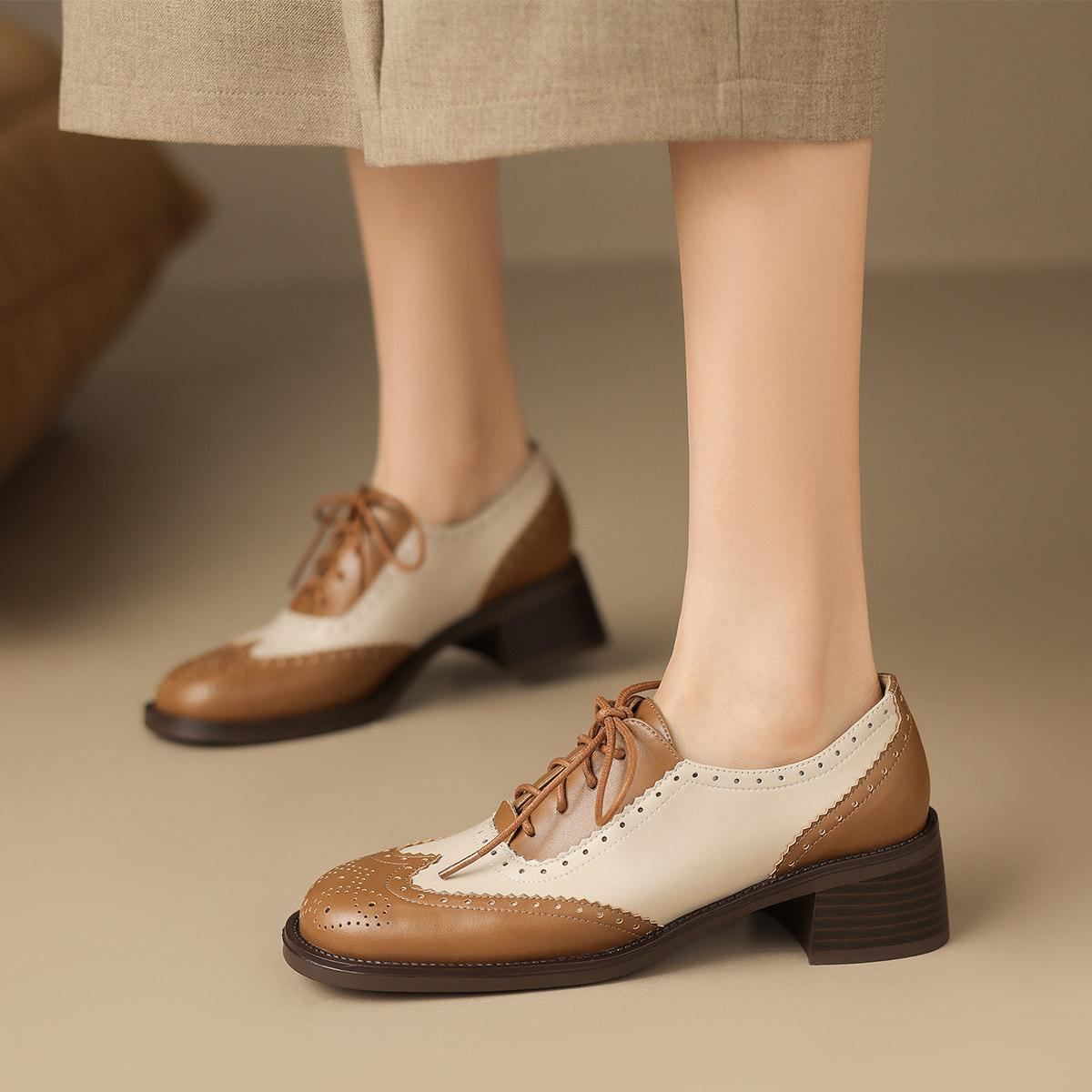 星期六厚底乐福鞋女年新款春秋季白色小皮鞋法式通勤浅口单鞋