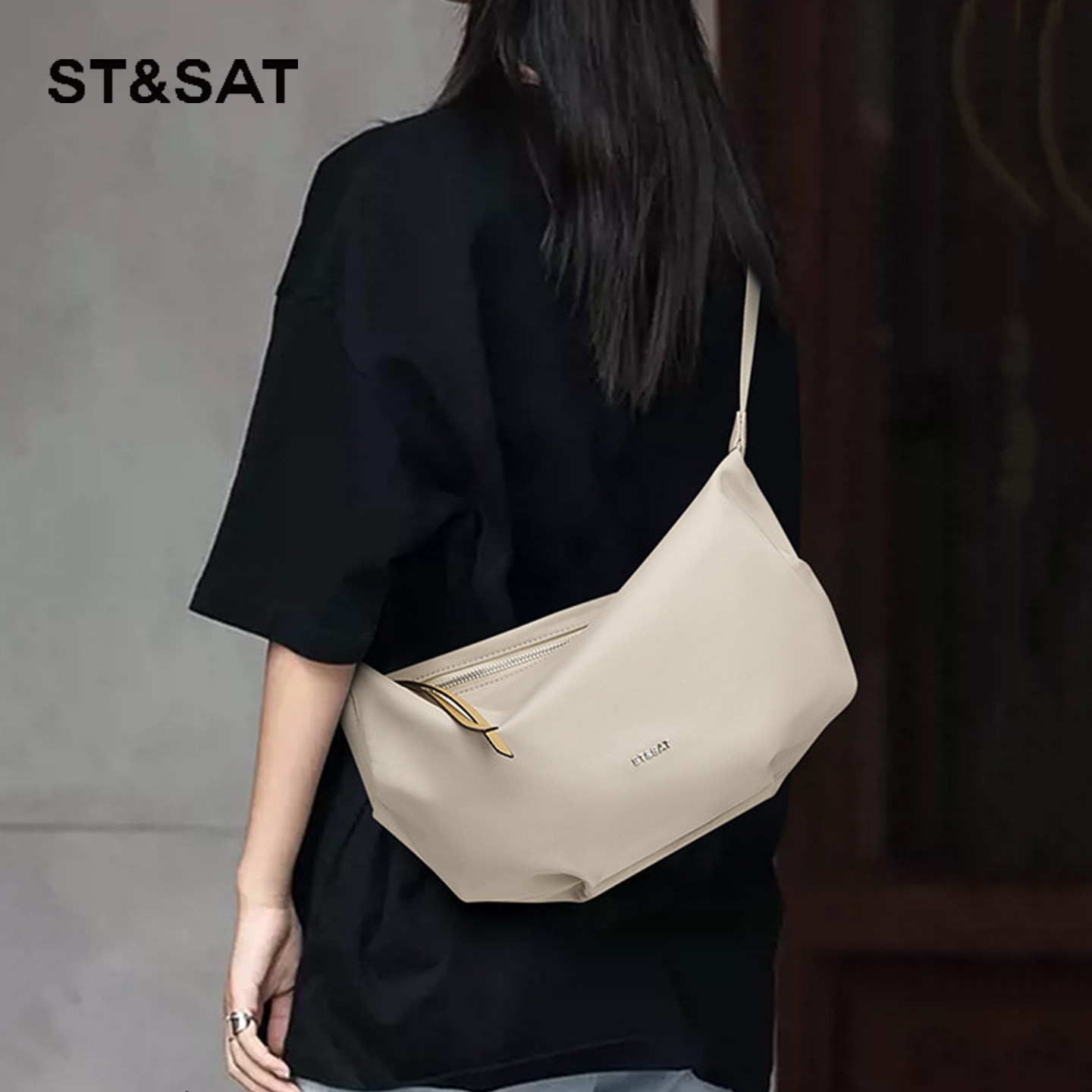 星期六包包女新款轻便大容量斜挎包时尚百搭单肩包通勤简约饺子包
