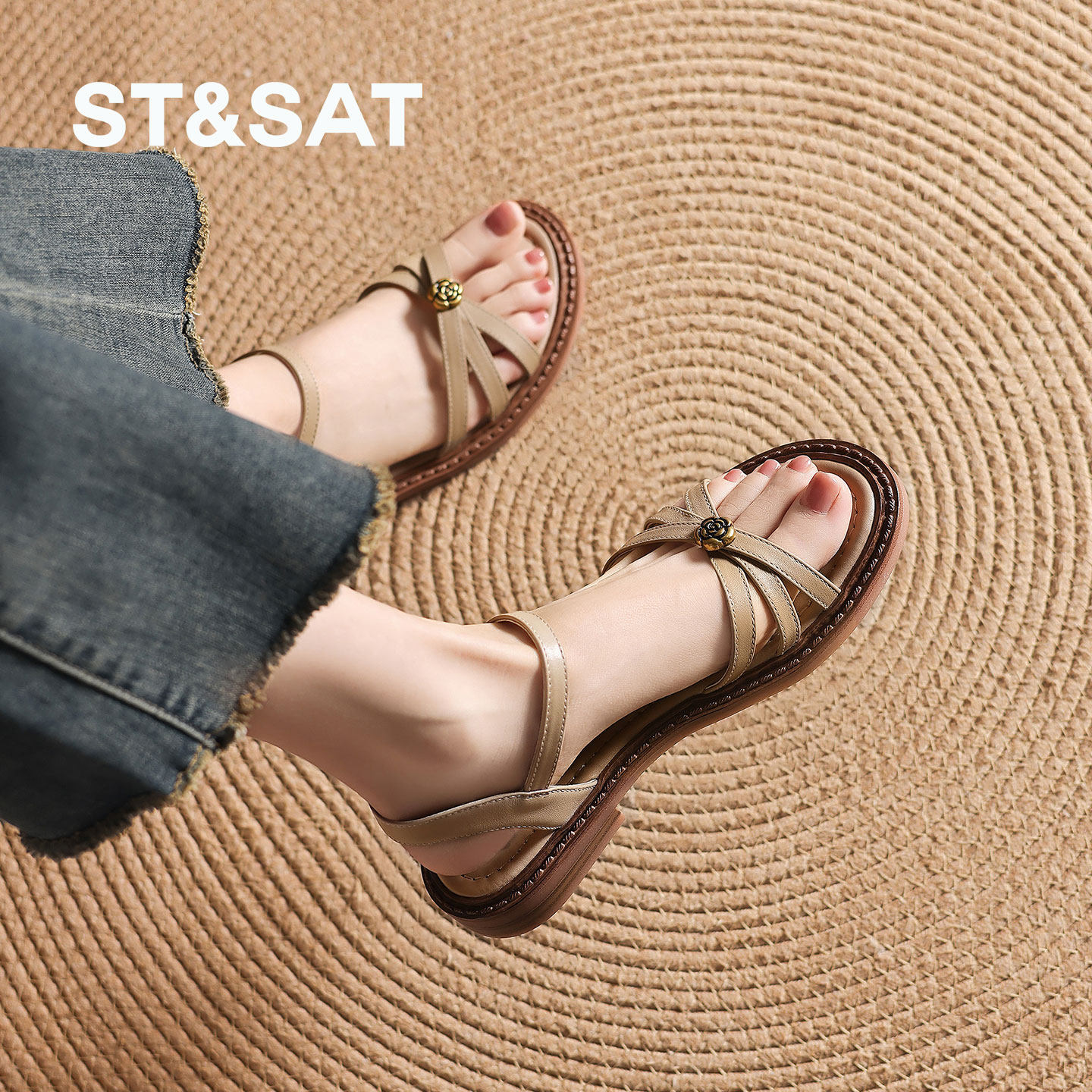 星期六平底女凉鞋2026新款巨好看一字带低跟配裙子真皮不累脚女鞋