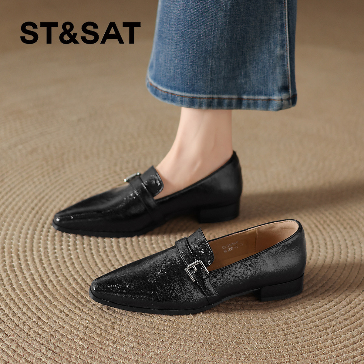 星期六平底尖头单鞋女款2026新款春季通勤英伦风乐福鞋黑色小皮鞋