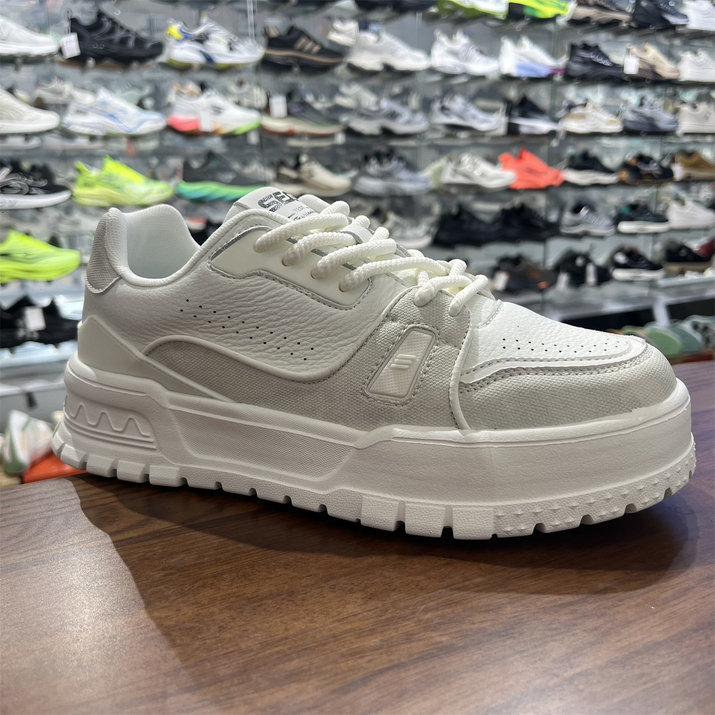 捡漏实体店200+撤柜秋季透气青年小白鞋小众时尚男士运动休闲板鞋