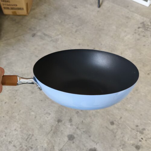 轻奢白木柄珐琅无涂层天然不粘炒锅32cm大容量家用炒菜燃气灶通用