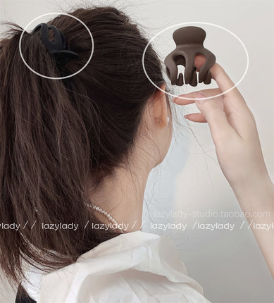 2个装，黑色+咖色，马尾增高神器 抓夹也抓的紧！磨砂轻便鲨鱼夹