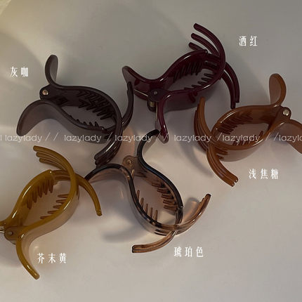 可使用方法多哦~ 马尾夹可，2个一起做抓夹也可。法式盘发鲨鱼抓