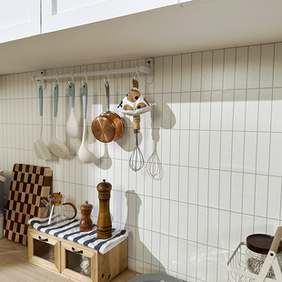 自粘加厚仿瓷砖壁纸防水防油墙贴奶油厨房改造翻新奶白条纹砖墙纸