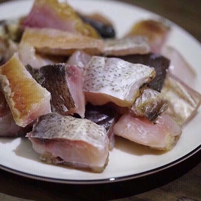 半干腊鱼糍粑鱼块随州本地农家鱼加鱼手工制作冷水泡8小时