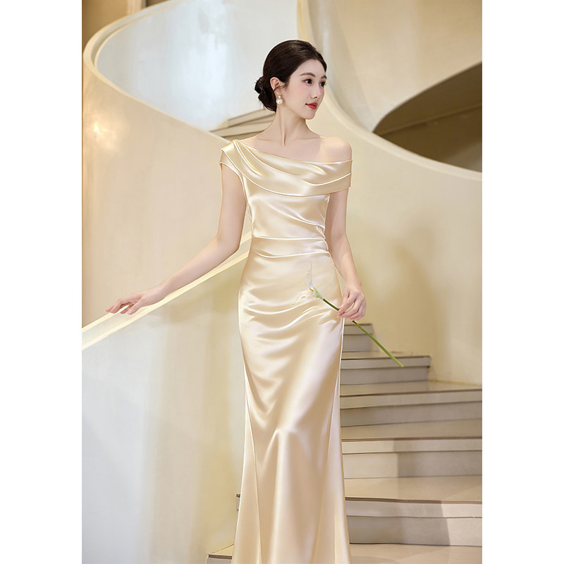 轻奢一字肩浅金色晚礼服年会主持人订婚连衣裙新娘敬酒服晨袍裙子