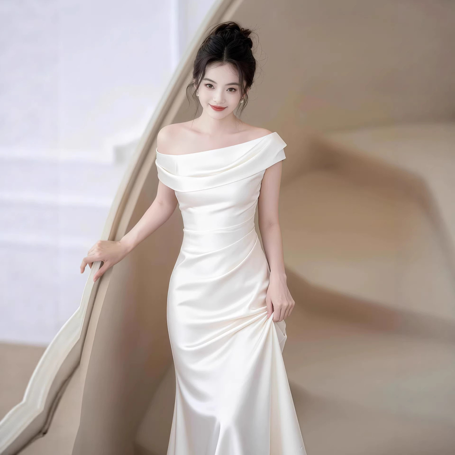 法式斜肩订婚礼服连衣裙女气质领证小白裙小众鱼尾一字肩晚礼服